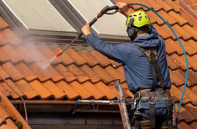 Démoussage et hydrofuge de toiture à Courbette